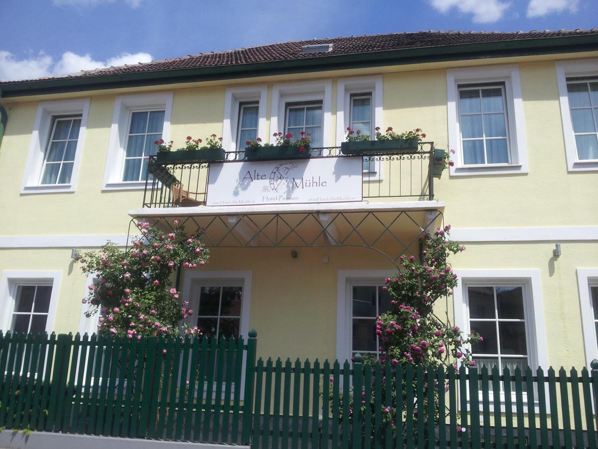 Hotel Pension Alte Muehle Klosterneuburg Exterior photo